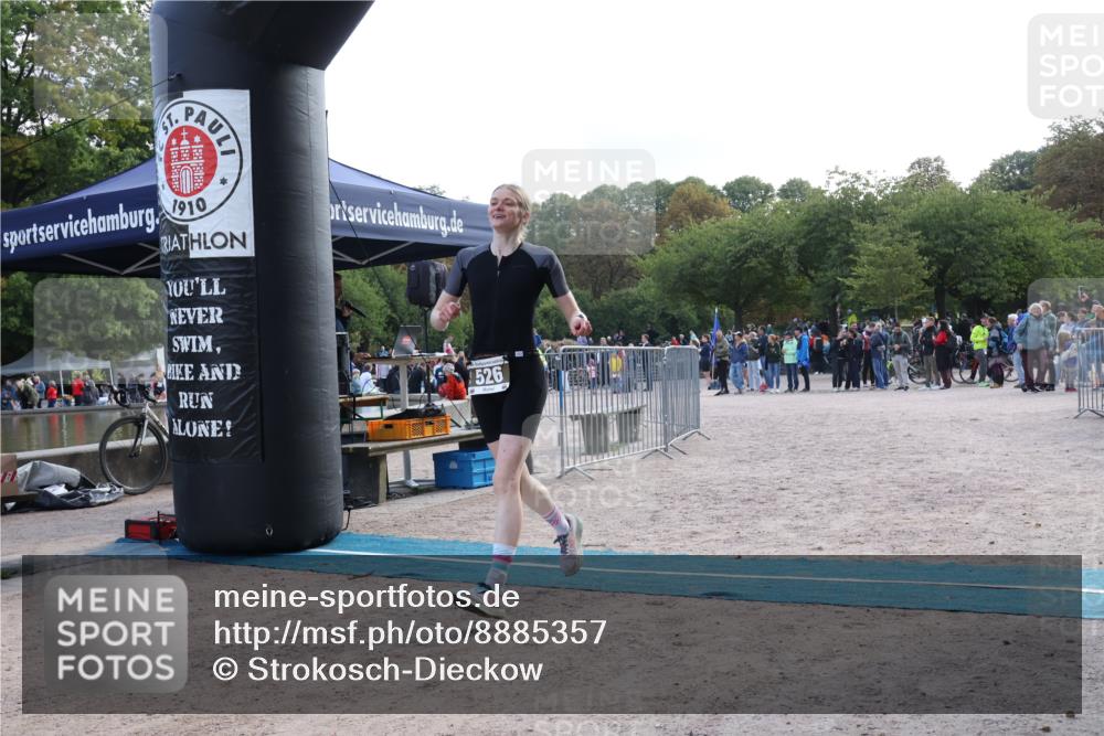14.09.2025 - Stadtparktriathlon Strokosch-Dieckow http://msf.ph/oto/8885357 14.09.2025 11:06:13 Ziel 526, 546 meine-sportfotos.de