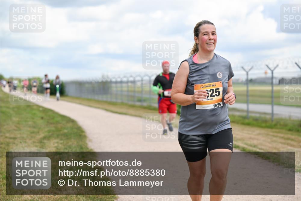 14.09.2025 - Airport Race Dr. Thomas Lammeyer http://msf.ph/oto/8885380 14.09.2025 12:41:37 Laufen 8, 25, 1625 meine-sportfotos.de