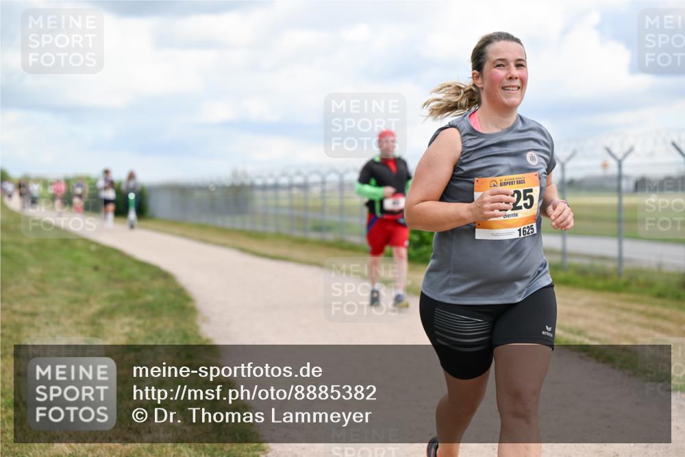 14.09.2025 - Airport Race Dr. Thomas Lammeyer http://msf.ph/oto/8885382 14.09.2025 12:41:37 Laufen 25, 1625 meine-sportfotos.de