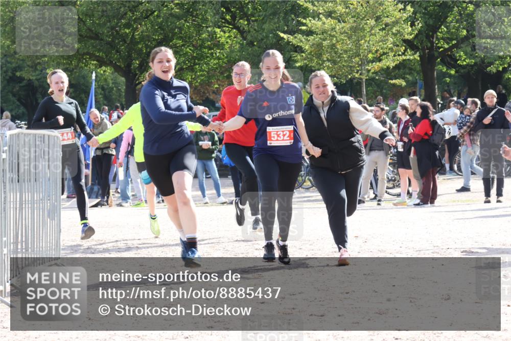 14.09.2025 - Stadtparktriathlon Strokosch-Dieckow http://msf.ph/oto/8885437 14.09.2025 11:07:41 Ziel 532, 533, 544 meine-sportfotos.de