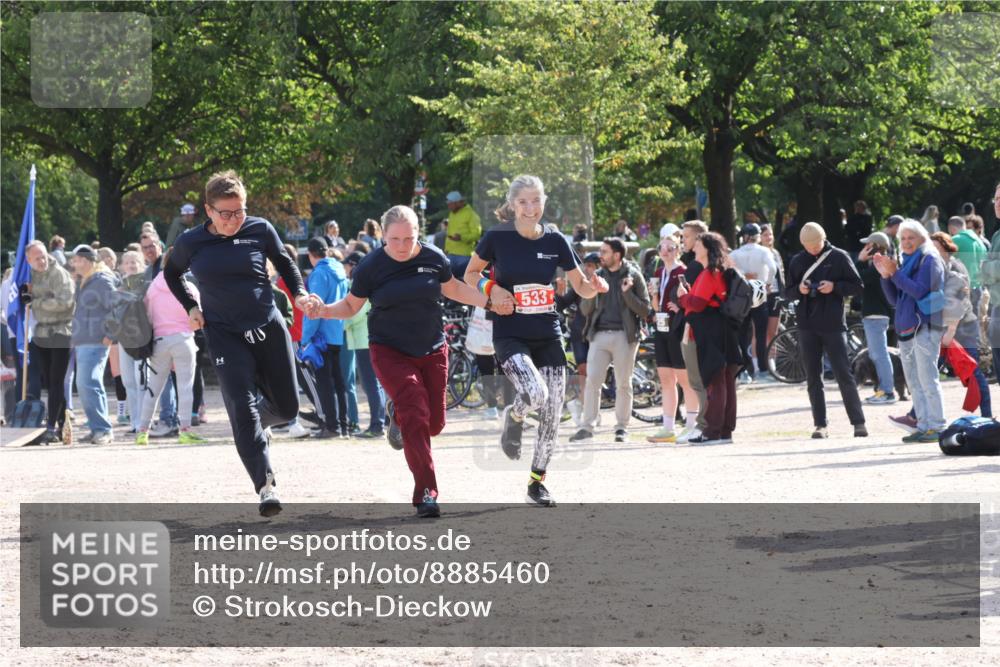 14.09.2025 - Stadtparktriathlon Strokosch-Dieckow http://msf.ph/oto/8885460 14.09.2025 11:07:46 Ziel 532, 533, 544 meine-sportfotos.de