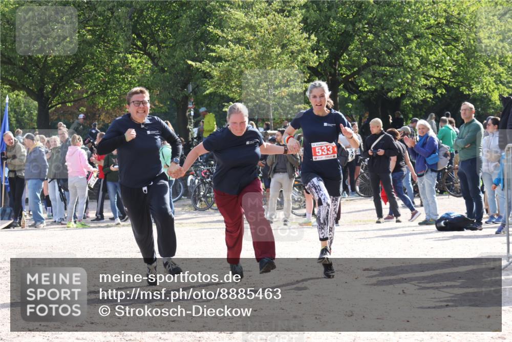 14.09.2025 - Stadtparktriathlon Strokosch-Dieckow http://msf.ph/oto/8885463 14.09.2025 11:07:46 Ziel 532, 533, 544 meine-sportfotos.de
