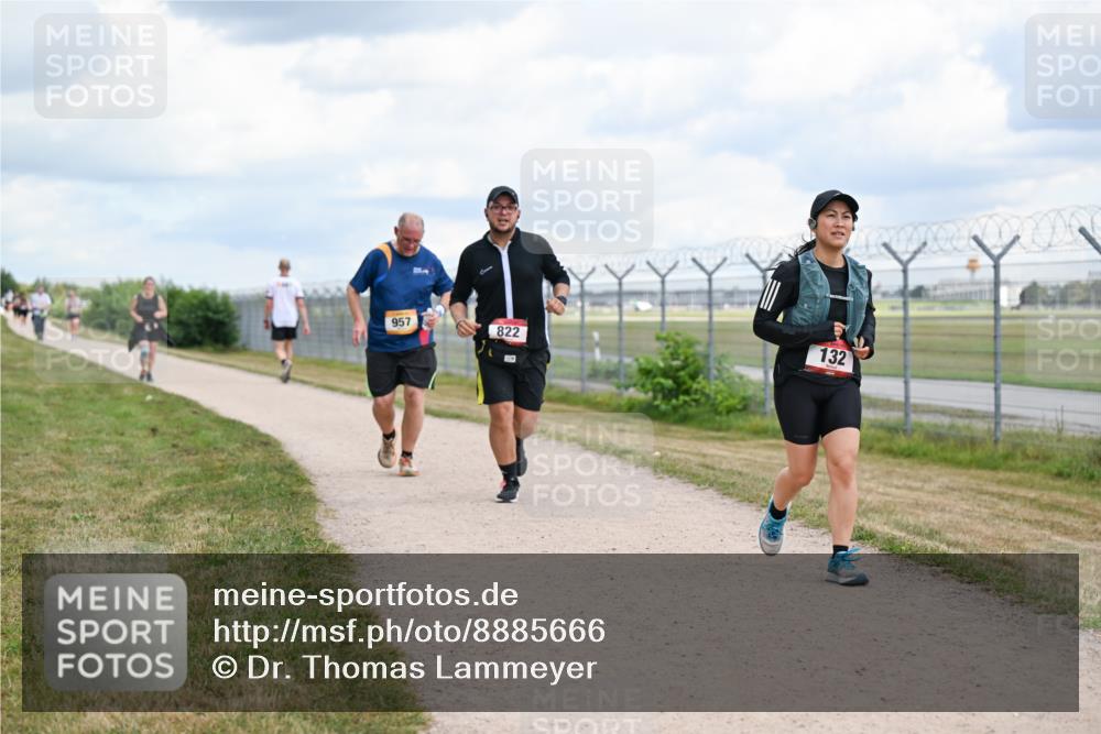 14.09.2025 - Airport Race Dr. Thomas Lammeyer http://msf.ph/oto/8885666 14.09.2025 12:42:53 Laufen 957, 822, 132 meine-sportfotos.de