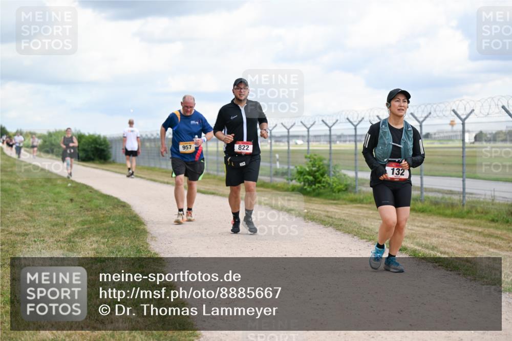 14.09.2025 - Airport Race Dr. Thomas Lammeyer http://msf.ph/oto/8885667 14.09.2025 12:42:53 Laufen 957, 822, 132 meine-sportfotos.de