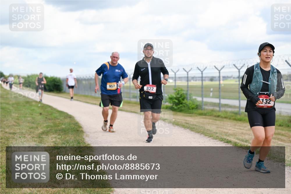 14.09.2025 - Airport Race Dr. Thomas Lammeyer http://msf.ph/oto/8885673 14.09.2025 12:42:54 Laufen 957, 822, 132 meine-sportfotos.de