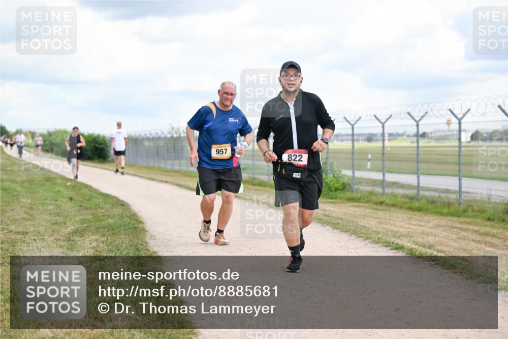 14.09.2025 - Airport Race Dr. Thomas Lammeyer http://msf.ph/oto/8885681 14.09.2025 12:42:54 Laufen 957, 822 meine-sportfotos.de