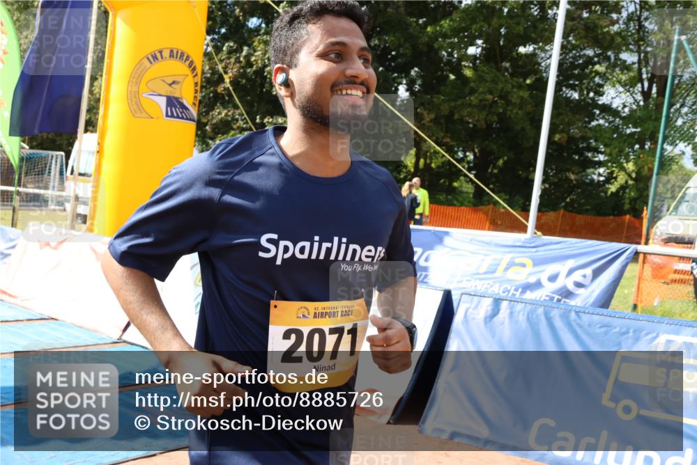 14.09.2025 - Airport Race Strokosch-Dieckow http://msf.ph/oto/8885726 14.09.2025 12:51:19 Ziel 246, 2071, 4214 meine-sportfotos.de