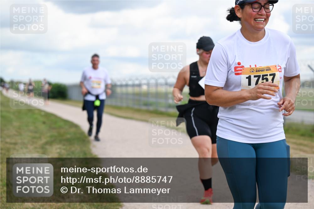 14.09.2025 - Airport Race Dr. Thomas Lammeyer http://msf.ph/oto/8885747 14.09.2025 12:43:25 Laufen 42, 1757 meine-sportfotos.de