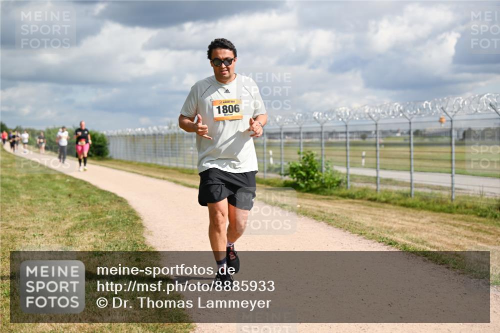 14.09.2025 - Airport Race Dr. Thomas Lammeyer http://msf.ph/oto/8885933 14.09.2025 12:44:35 Laufen 1806 meine-sportfotos.de