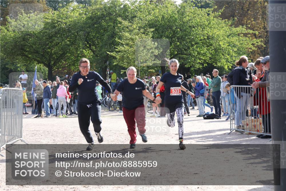14.09.2025 - Stadtparktriathlon Strokosch-Dieckow http://msf.ph/oto/8885959 14.09.2025 11:07:47 Ziel 532, 533, 544 meine-sportfotos.de
