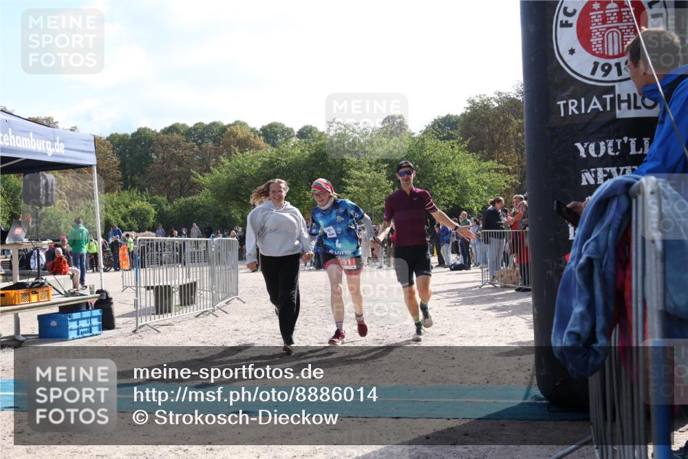 14.09.2025 - Stadtparktriathlon Strokosch-Dieckow http://msf.ph/oto/8886014 14.09.2025 11:09:06 Ziel 586, 591 meine-sportfotos.de