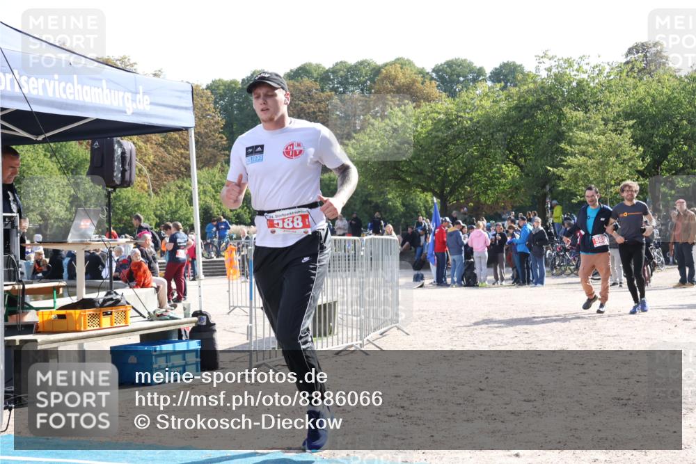 14.09.2025 - Stadtparktriathlon Strokosch-Dieckow http://msf.ph/oto/8886066 14.09.2025 11:11:30 Ziel 588 meine-sportfotos.de