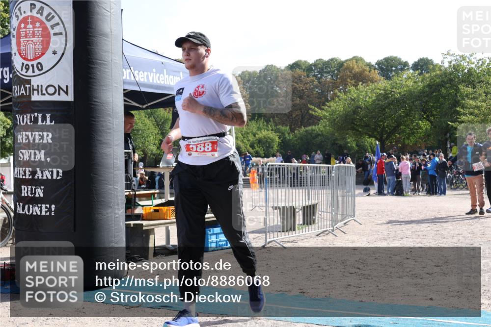 14.09.2025 - Stadtparktriathlon Strokosch-Dieckow http://msf.ph/oto/8886068 14.09.2025 11:11:31 Ziel 588 meine-sportfotos.de