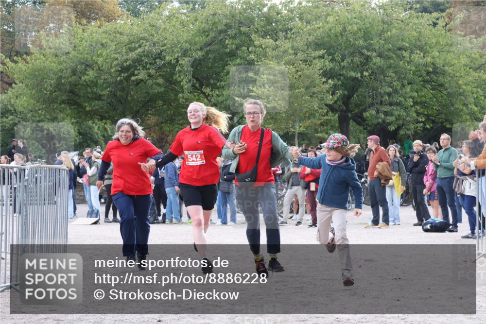 14.09.2025 - Stadtparktriathlon Strokosch-Dieckow http://msf.ph/oto/8886228 14.09.2025 11:15:46 Ziel 542 meine-sportfotos.de