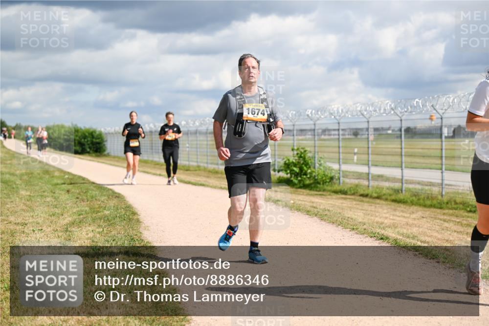 14.09.2025 - Airport Race Dr. Thomas Lammeyer http://msf.ph/oto/8886346 14.09.2025 12:45:50 Laufen 1674 meine-sportfotos.de