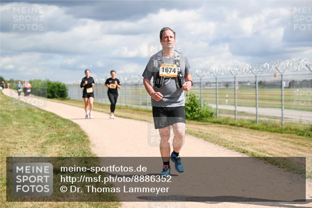 14.09.2025 - Airport Race Dr. Thomas Lammeyer http://msf.ph/oto/8886352 14.09.2025 12:45:51 Laufen 1674 meine-sportfotos.de