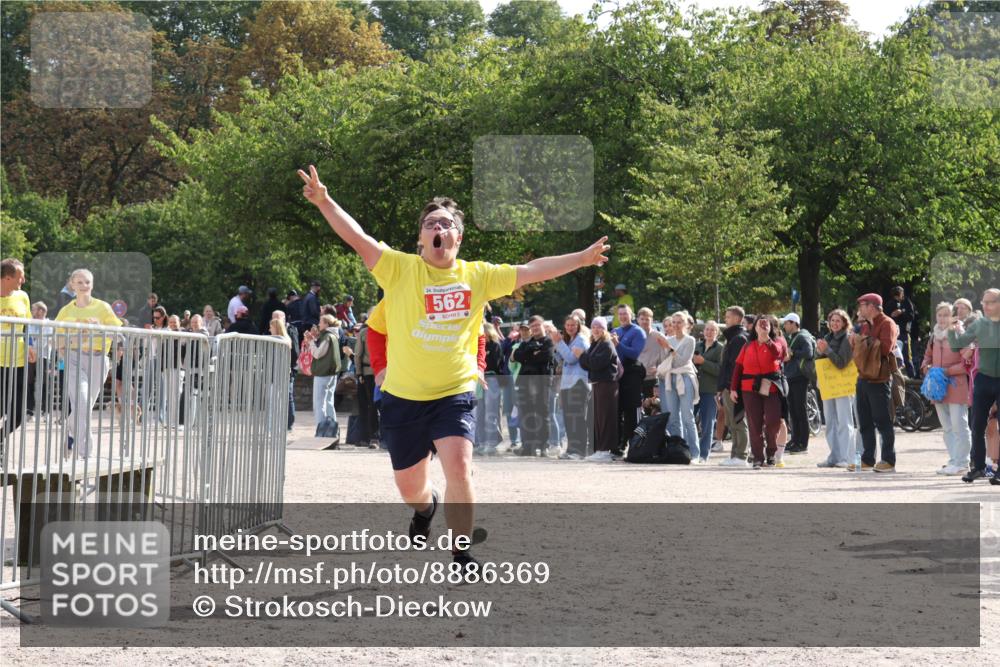 14.09.2025 - Stadtparktriathlon Strokosch-Dieckow http://msf.ph/oto/8886369 14.09.2025 11:19:47 Ziel 557, 562 meine-sportfotos.de