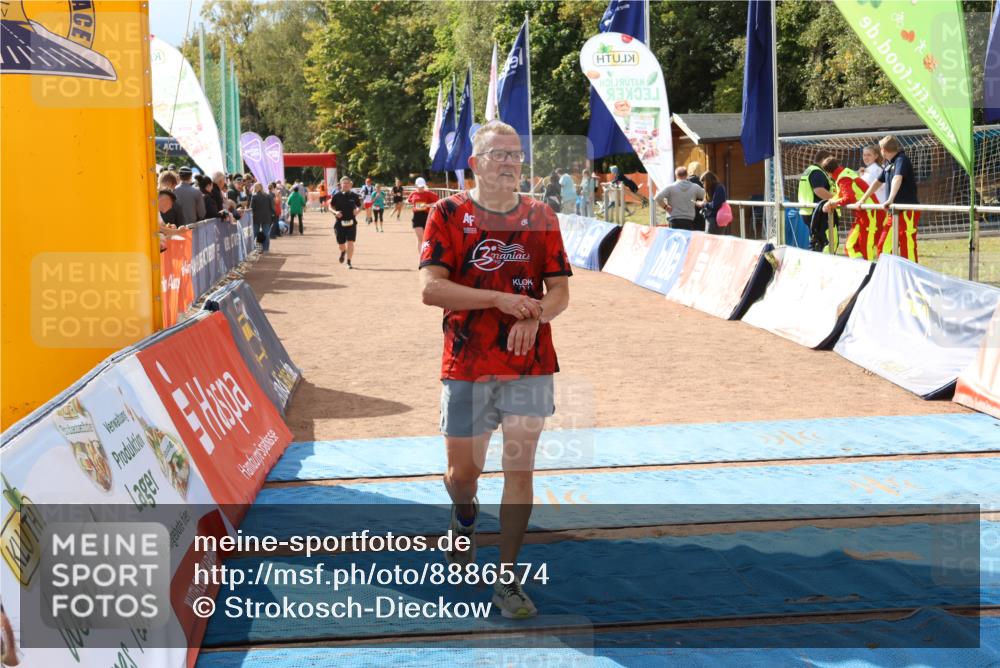14.09.2025 - Airport Race Strokosch-Dieckow http://msf.ph/oto/8886574 14.09.2025 12:53:04 Ziel 438, 1212, 1306 meine-sportfotos.de