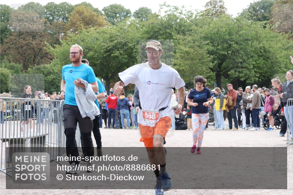 14.09.2025 - Stadtparktriathlon Strokosch-Dieckow http://msf.ph/oto/8886681 14.09.2025 11:25:35 Ziel 553, 568, 674, 701 meine-sportfotos.de