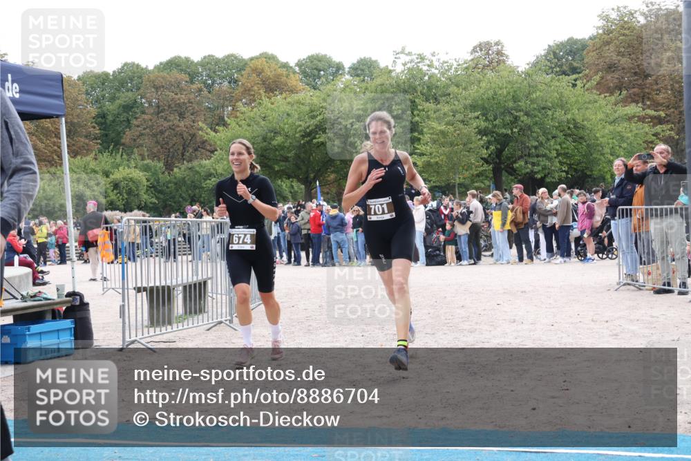 14.09.2025 - Stadtparktriathlon Strokosch-Dieckow http://msf.ph/oto/8886704 14.09.2025 11:25:39 Ziel 553, 568, 674, 701 meine-sportfotos.de