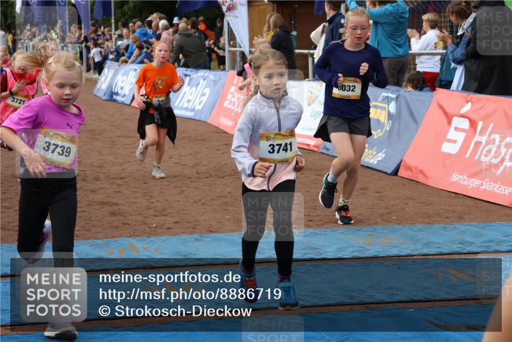 14.09.2025 - Airport Race Strokosch-Dieckow http://msf.ph/oto/8886719 14.09.2025 10:29:59 Ziel 3032, 3038, 3124, 3141, 3310, 3320, 3335, 3336, 3385, 3576, 3583, 3593, 3721, 3739, 3741 meine-sportfotos.de