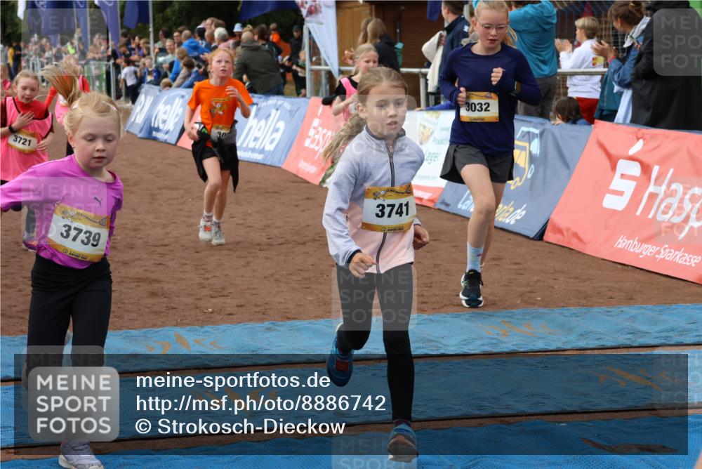 14.09.2025 - Airport Race Strokosch-Dieckow http://msf.ph/oto/8886742 14.09.2025 10:29:59 Ziel 3032, 3038, 3124, 3141, 3310, 3320, 3335, 3336, 3385, 3576, 3583, 3593, 3721, 3739, 3741 meine-sportfotos.de