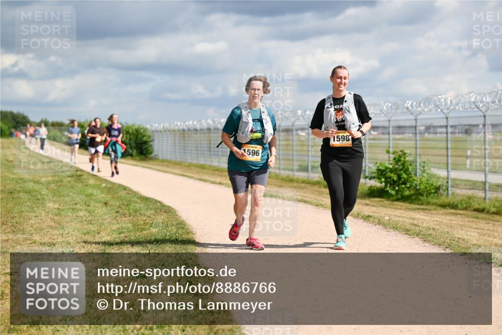 14.09.2025 - Airport Race Dr. Thomas Lammeyer http://msf.ph/oto/8886766 14.09.2025 12:48:15 Laufen 1596, 1598 meine-sportfotos.de