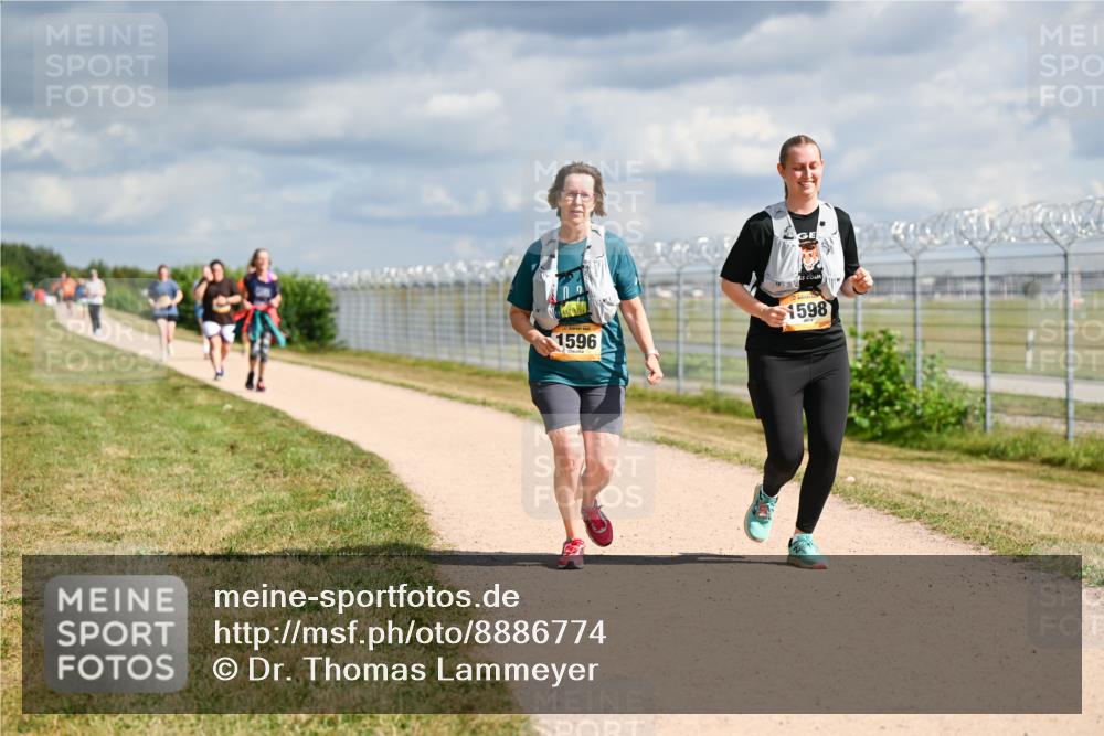 14.09.2025 - Airport Race Dr. Thomas Lammeyer http://msf.ph/oto/8886774 14.09.2025 12:48:15 Laufen 1596, 1598 meine-sportfotos.de