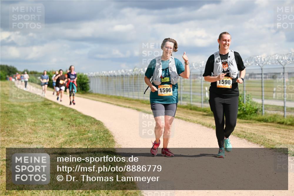 14.09.2025 - Airport Race Dr. Thomas Lammeyer http://msf.ph/oto/8886779 14.09.2025 12:48:15 Laufen 1596, 1598 meine-sportfotos.de