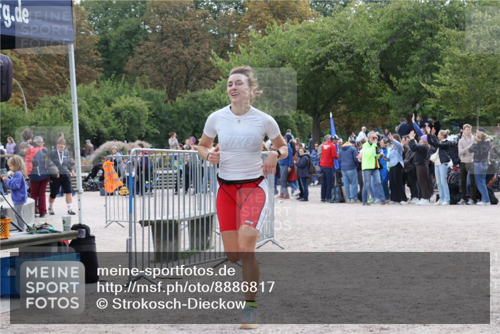 14.09.2025 - Stadtparktriathlon Strokosch-Dieckow http://msf.ph/oto/8886817 14.09.2025 11:28:23 Ziel 647, 648 meine-sportfotos.de