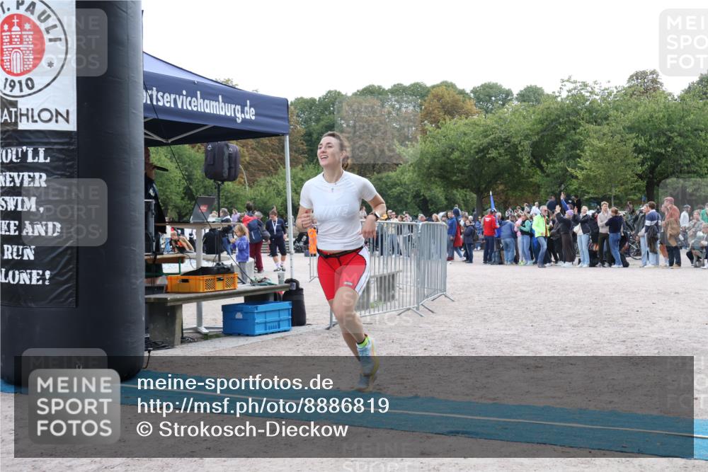 14.09.2025 - Stadtparktriathlon Strokosch-Dieckow http://msf.ph/oto/8886819 14.09.2025 11:28:24 Ziel 647, 648 meine-sportfotos.de
