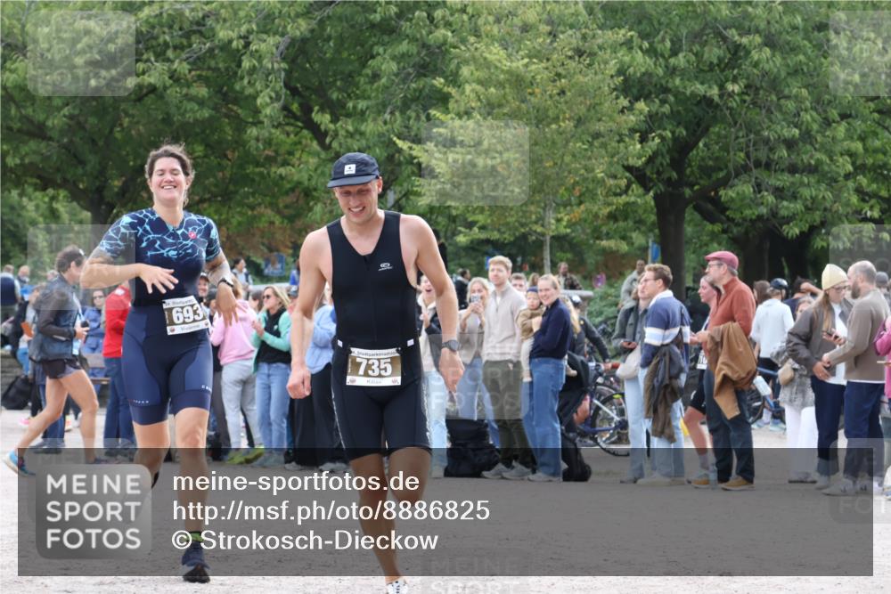 14.09.2025 - Stadtparktriathlon Strokosch-Dieckow http://msf.ph/oto/8886825 14.09.2025 11:28:44 Ziel 693, 735 meine-sportfotos.de