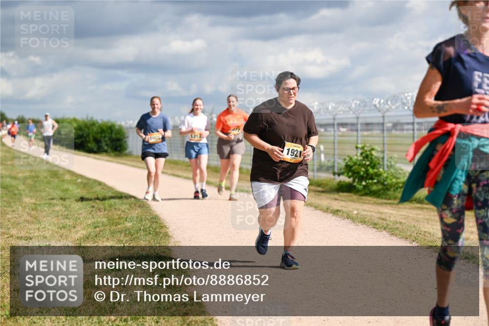 14.09.2025 - Airport Race Dr. Thomas Lammeyer http://msf.ph/oto/8886852 14.09.2025 12:48:27 Laufen 100, 1353, 1921 meine-sportfotos.de