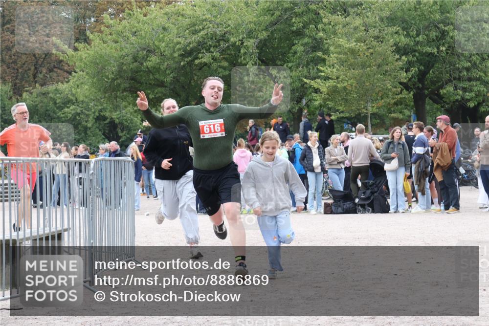 14.09.2025 - Stadtparktriathlon Strokosch-Dieckow http://msf.ph/oto/8886869 14.09.2025 11:30:29 Ziel 616 meine-sportfotos.de