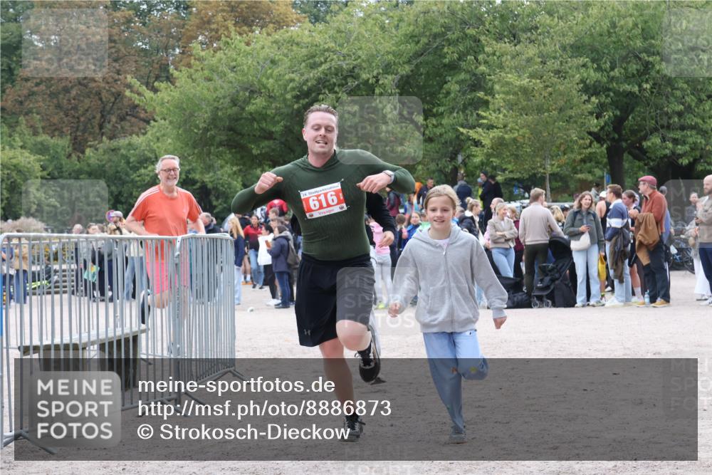 14.09.2025 - Stadtparktriathlon Strokosch-Dieckow http://msf.ph/oto/8886873 14.09.2025 11:30:30 Ziel 616 meine-sportfotos.de
