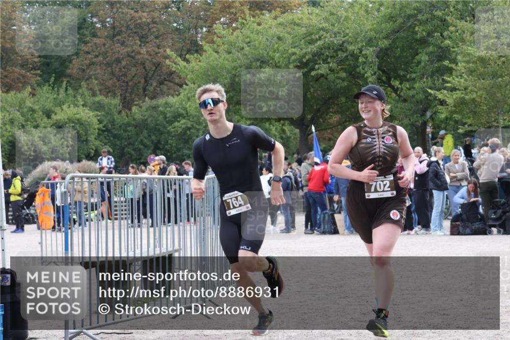 14.09.2025 - Stadtparktriathlon Strokosch-Dieckow http://msf.ph/oto/8886931 14.09.2025 11:31:43 Ziel 702, 764 meine-sportfotos.de