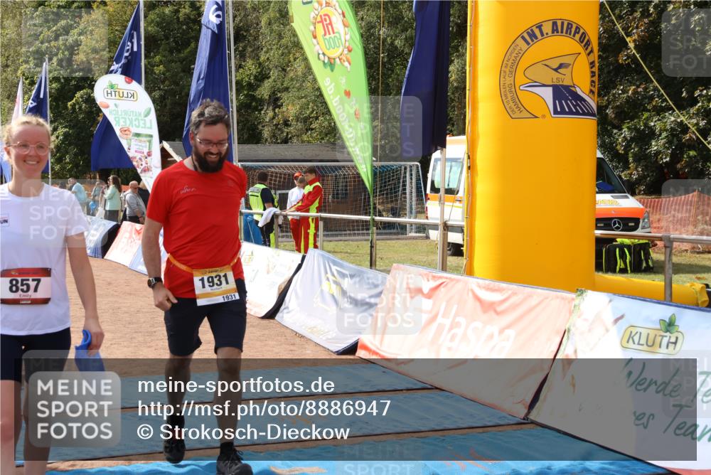 14.09.2025 - Airport Race Strokosch-Dieckow http://msf.ph/oto/8886947 14.09.2025 12:53:43 Ziel 547, 697, 857, 1542, 1931 meine-sportfotos.de