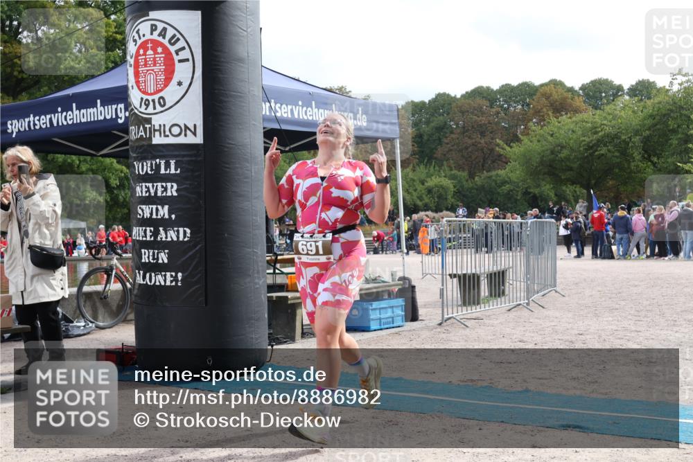 14.09.2025 - Stadtparktriathlon Strokosch-Dieckow http://msf.ph/oto/8886982 14.09.2025 11:32:13 Ziel 688, 691, 788 meine-sportfotos.de