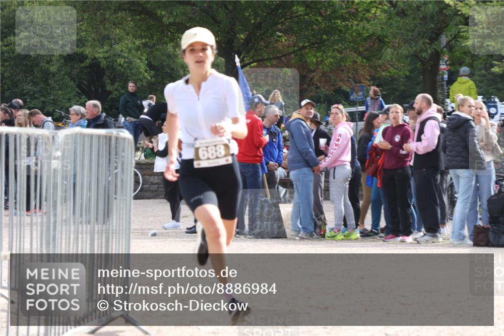 14.09.2025 - Stadtparktriathlon Strokosch-Dieckow http://msf.ph/oto/8886984 14.09.2025 11:32:18 Ziel 688, 691 meine-sportfotos.de