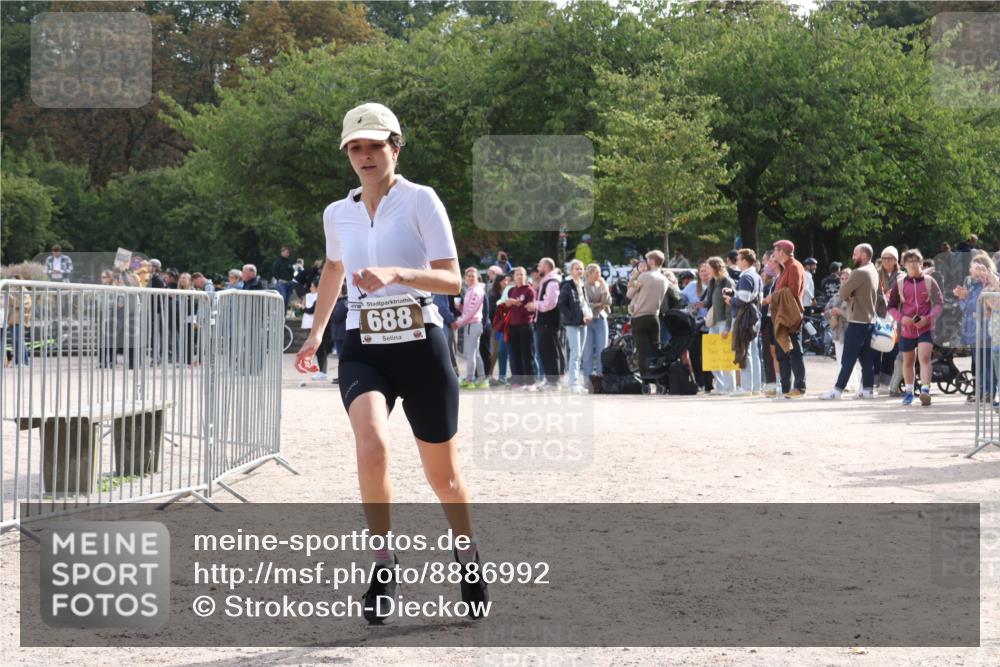 14.09.2025 - Stadtparktriathlon Strokosch-Dieckow http://msf.ph/oto/8886992 14.09.2025 11:32:20 Ziel 688 meine-sportfotos.de