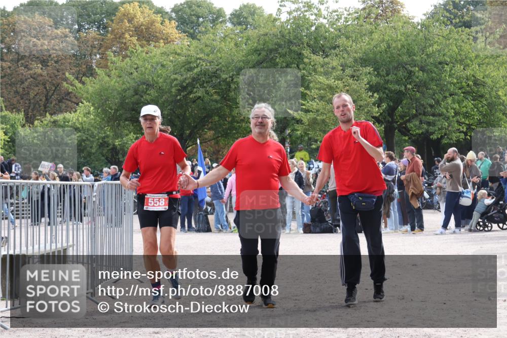 14.09.2025 - Stadtparktriathlon Strokosch-Dieckow http://msf.ph/oto/8887008 14.09.2025 11:32:34 Ziel 558, 817 meine-sportfotos.de