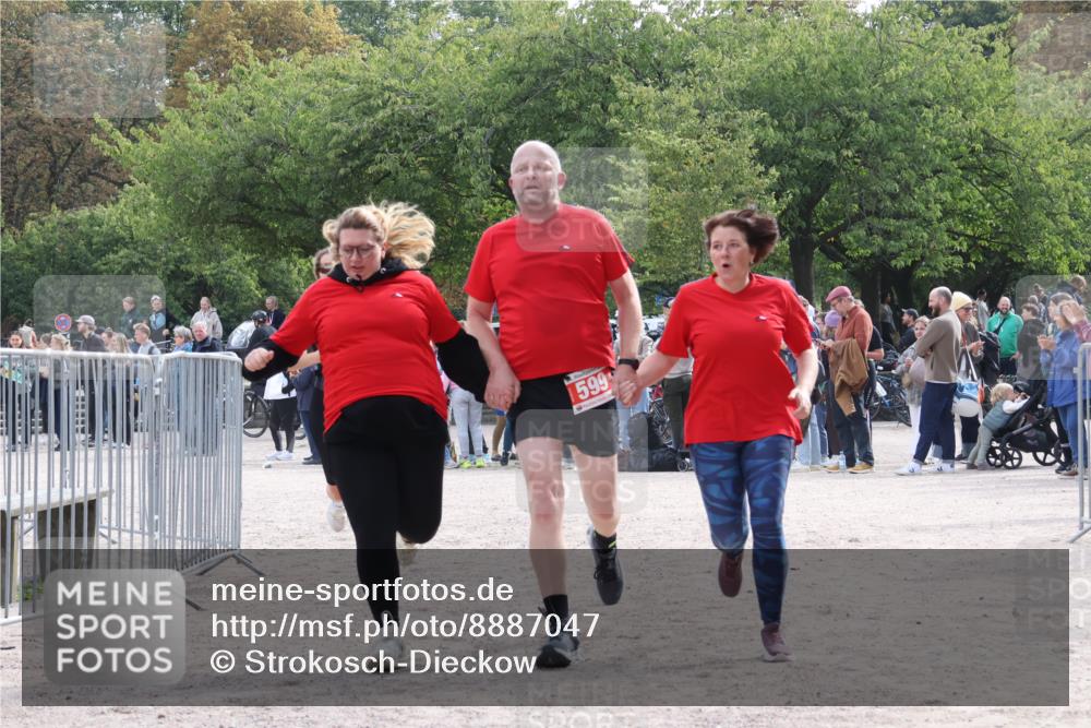 14.09.2025 - Stadtparktriathlon Strokosch-Dieckow http://msf.ph/oto/8887047 14.09.2025 11:32:44 Ziel 599, 677, 817 meine-sportfotos.de