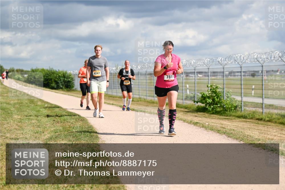 14.09.2025 - Airport Race Dr. Thomas Lammeyer http://msf.ph/oto/8887175 14.09.2025 12:49:30 Laufen 4247, 2136, 781 meine-sportfotos.de