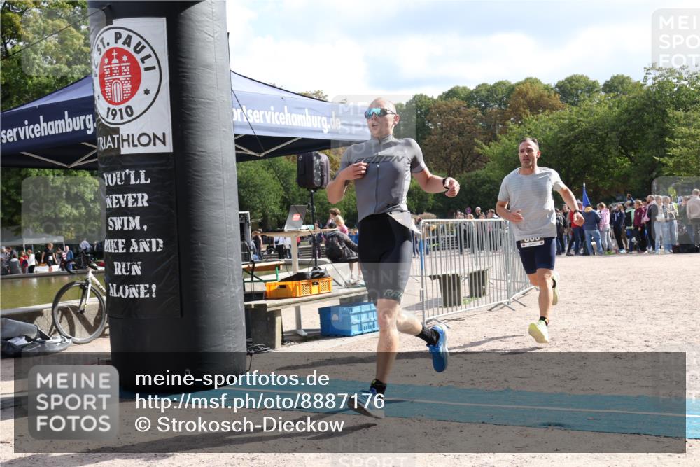 14.09.2025 - Stadtparktriathlon Strokosch-Dieckow http://msf.ph/oto/8887176 14.09.2025 11:34:35 Ziel 737, 800, 804 meine-sportfotos.de