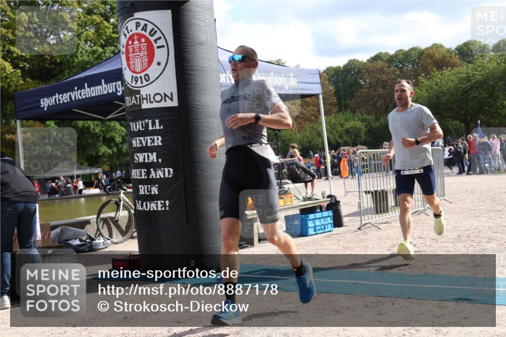 14.09.2025 - Stadtparktriathlon Strokosch-Dieckow http://msf.ph/oto/8887178 14.09.2025 11:34:35 Ziel 737, 800, 804 meine-sportfotos.de