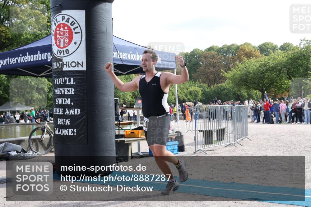 14.09.2025 - Stadtparktriathlon Strokosch-Dieckow http://msf.ph/oto/8887287 14.09.2025 11:35:29 Ziel 750, 811 meine-sportfotos.de