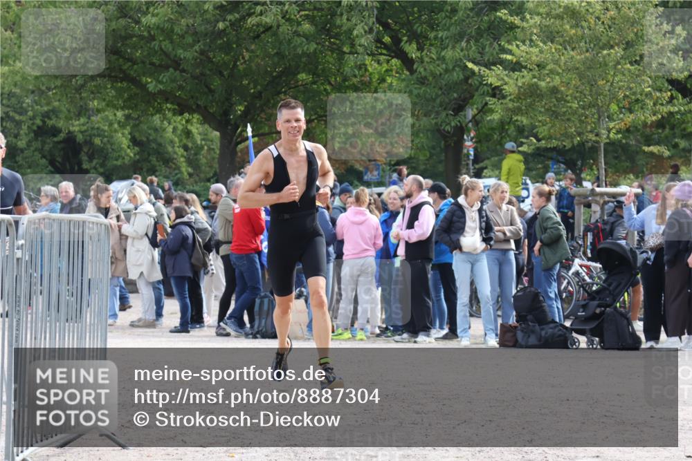 14.09.2025 - Stadtparktriathlon Strokosch-Dieckow http://msf.ph/oto/8887304 14.09.2025 11:36:00 Ziel 759, 783 meine-sportfotos.de