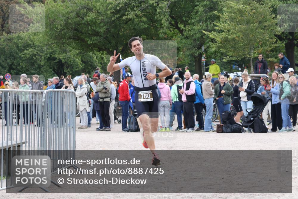 14.09.2025 - Stadtparktriathlon Strokosch-Dieckow http://msf.ph/oto/8887425 14.09.2025 11:38:38 Ziel 760 meine-sportfotos.de