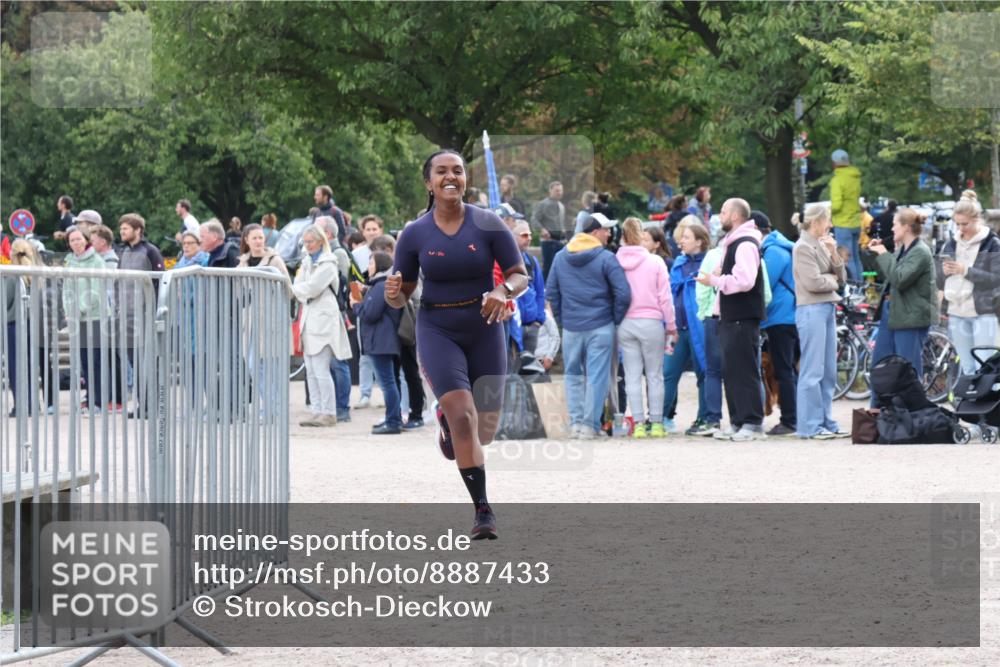14.09.2025 - Stadtparktriathlon Strokosch-Dieckow http://msf.ph/oto/8887433 14.09.2025 11:38:43 Ziel 692, 760 meine-sportfotos.de