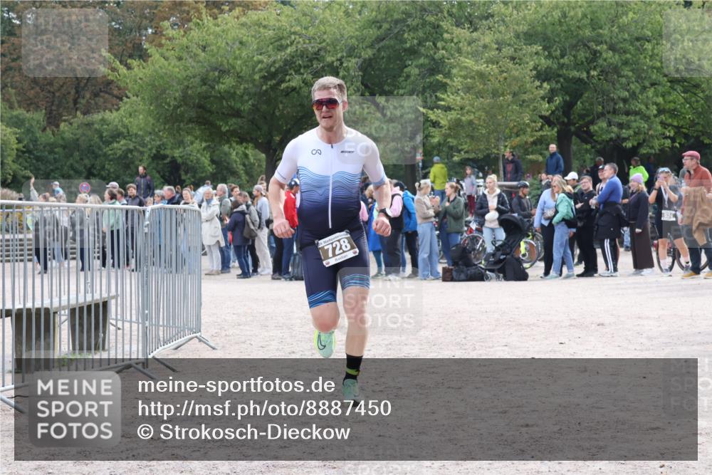 14.09.2025 - Stadtparktriathlon Strokosch-Dieckow http://msf.ph/oto/8887450 14.09.2025 11:39:02 Ziel 712, 728 meine-sportfotos.de